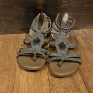 Like new gray sandals